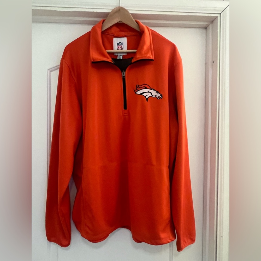 Denver Broncos 3-4 zip long-sleeve technical fabric. Never worn. NFL brand. XL